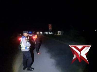 anggota polsek belitang III melaksanakan patroli di wilkum kecamatan belitang III untuk menjaga keam