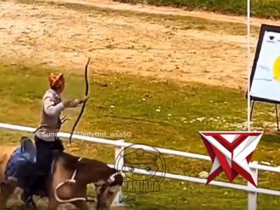 Aksi memukau ditampilkan Bripda Carly