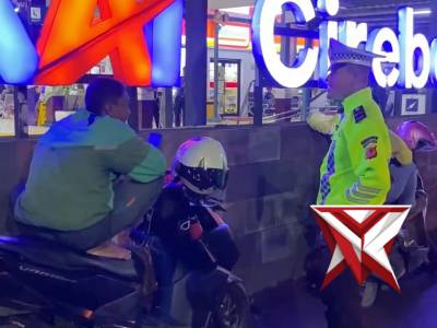 KRYD Malam Hari, Polres Cirebon Kota Awasi Aktivitas Masyarakat yang Masih Beraktifitas - PoliceTube