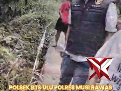 Polsek BTS Ulu Evakuasi Korban Laka Lantas Tunggal di Desa Tambangan - PoliceTube