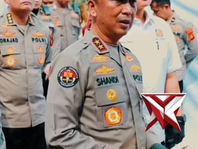 Kapolda Sumsel Irjen Pol. Dr. Sandi Nugroho, S.I.K., S.H., M.Hum. memimpin langsung bedah rumah