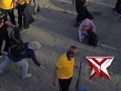 Kapolda Jabar Bersama Polres Pangandaran Bersih-Bersih Pantai