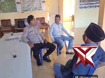 Bhabinkamtibmas sambang di negeri pelauw