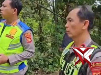 polres musi rawas memperbaiki jembatan