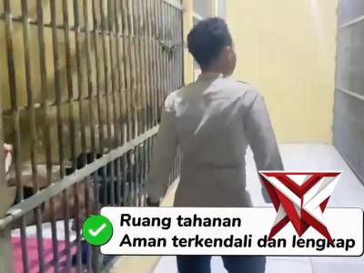 Polisi piket jaga tahanan cek dan kontrol ulang tahanan memastikan keadaan aman IK3