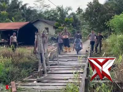 Satbrimob Polda Kalbar kembali menunjukan kepeduliannya terhadap keselamatan masyarakat