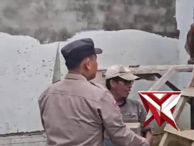 Berbagi rezeki, berbagi senyuman. Polisi sahabat masyarakat