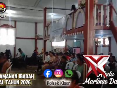 Bhabinkamtibmas polsek kisar melaksanakan pengamanan ibadah pada gereja - PoliceTube
