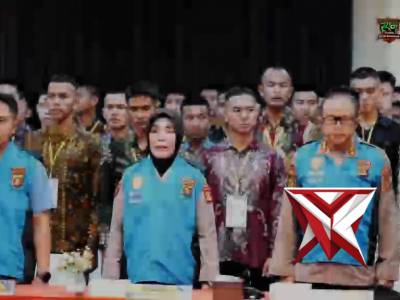 Kapolda Sumatera Selatan Irjen Pol Dr. Sandi Nugroho memimpin upacara pengambilan sumpah dan penanda