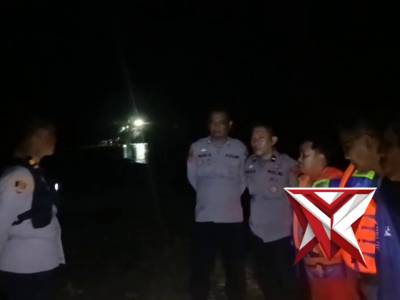 Polsek Rawas Ulu melakukan pencarian korban anak tenggelam di sungai - PoliceTube