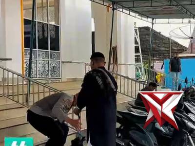 *Title*

Kapolres Musi Rawas Pererat Silaturahmi Lewat Shalat Jumat di Masjid Al Hidayah