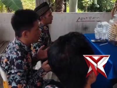 Personel Polsek Stl Ulu Terawas Menghadiri acara halal bihalal KLINIK NAFIZAH ZHAFIRAH di Desa Lubuk