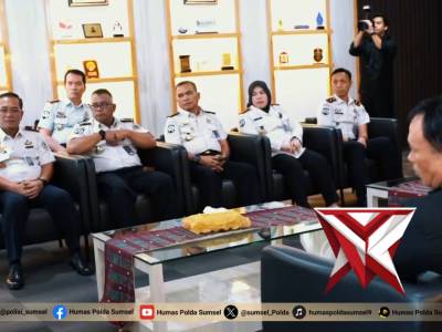 KAPOLDA SUMSEL
TERIMA LAWATAN KERJA KEMENIMPAS PEOVINSI  ?????