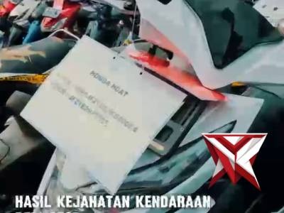 Suasana haru dan bahagia mewarnai Lapangan Gedung Presisi saat Kapolda Sumsel Irjen Pol. Dr. Sandi N