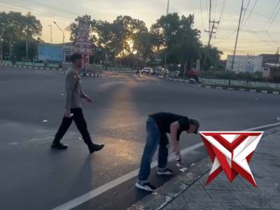 *Kapolresta Bengkulu Ajak Personel Jaga Lingkungan Lewat Aksi Bersih Pasca Unjuk Rasa*