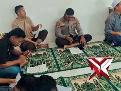 Belajar mengaji bersama personil muslim polres maluku barat daya