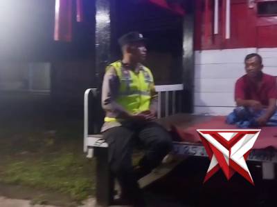 Patroli pembinaan poskamling polsek ngariboyo di desa mojopurno - PoliceTube