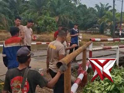 Giat BELIDA Polsek BTS Ulu Polres Mura Revitalisasi Jembatan Sungai Jene. C6