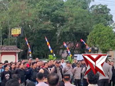 Pengamanan aksi damai masyarakat Desa Tebing Suluh Kec. Lempuing Kab. OKI