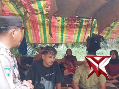 Polisi memberikan pemahaman kepada masyarakat IK3