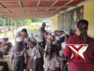 Kunjungan anak anak paud ke polsek. Pampangan - PoliceTube