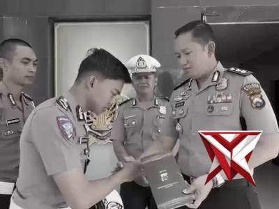 Kapolres Magetan Apresiasi Personel Humanis yang Membantu Masyarakat ??

Kapolres Magetan memberika