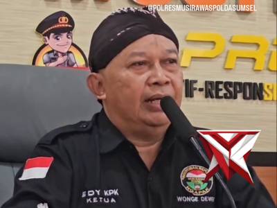 Silaturahmi  warga ngapek dengan Kapolres Musi Rawas.