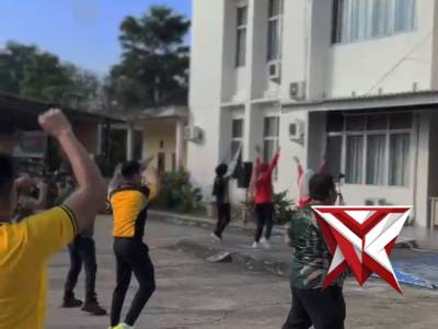 6. Olah Raga Bersama dengan anggota camat