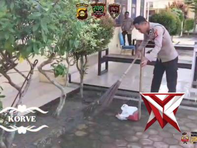 Personil Polsek Sekayu melaksanakan bersih-bersih Mako
