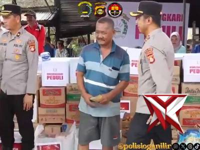 Kegiatan pemberian bantuan sosial Polres Ogan Ilir terhadap korban terdampak kebakaran rumah di Desa