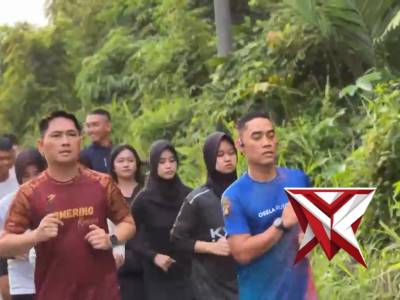 Kapolres oku selatan mengajak casis oku selatan untuk pembinaan jasmani di polres oku selatan. - PoliceTube