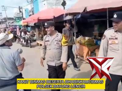 Ps Kanit Binmas dan anggota melaksanakan giat patroli jalan kaki serta memberikan imbauan???? - PoliceTube