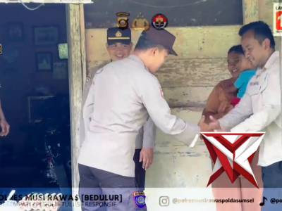 Jumat Berkah, Sat Binmas Polres Musi Rawas Bagikan Bantuan ke Warga yang Membutuhkan

Jum&rsquo;at, 17 Apr