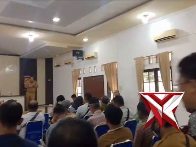 Bhabinkamtibmas kel. Sindur polsek cambai mendampingi kelompok tani pembagian bibit jagung