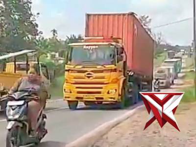 Pengaturan Lalin Oleh Personil Polsek Tungkal Jaya