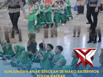Satbrimob Polda Kalbar menerima dan mendampingi Kunjungan Edukatif anak sekolah Al-Azhar