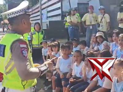 Serunya Belajar Sambil Berkunjung: Siswa SD Mengenal Dunia Kepolisian di Polda NTT