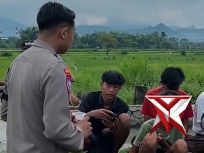 Repost @korbinmas_baharkam_polri Bripda Hamdan Rohmatullah, Bhabinkamtibmas Desa Tarum, Polsek Praj - PoliceTube