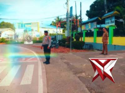 Personil polsek bengalon aktif melaksanakan patroli mobile di  Tempat aktivitas masyarakat