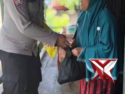 Polisi sahabat masyarakat. Berbagi rezeki, merajut tali silaturahmi. ????? - PoliceTube