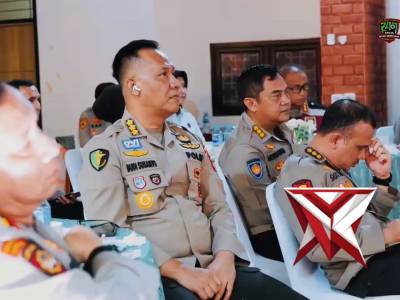 Bila ada permasalahan dan butuh bantuan Polisi silakan hubungi : Call center : 110 ( Bebas Pulsa ) - PoliceTube