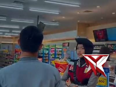 MENINJAU PUSAT PERBELANJAAN , PATROLI R4 POLWAN