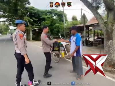 Berbagi Polres Musi Banyuasin Kepada Warga Yang Membutuhkan