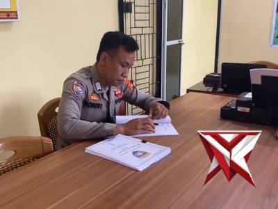 KANIT POLMAS SATBINMAS PENGECEKAN BERKAS PERWAKBU