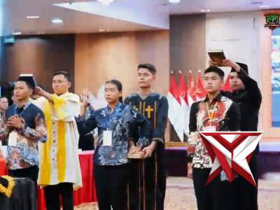 Kapolda Sumatera Selatan Irjen Pol Dr. Sandi Nugroho memimpin upacara pengambilan sumpah dan penanda