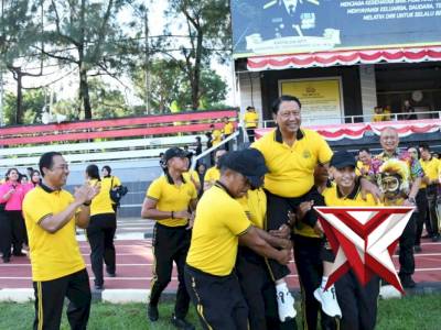 Gelar Olahraga Bersama, Kapolda NTT Beri Kejutan Ulang Tahun ke-58 untuk Wakapolda