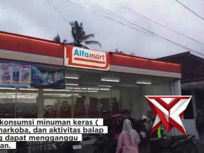 Ps. Kspkt Aiptu Indra laksanakan patroli di swalayan alfamaret desa sumbermanjingkulon