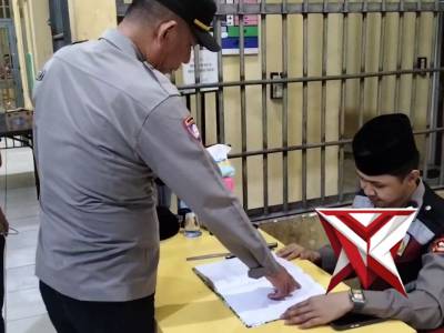 7. Pawas cek ruang tahanan