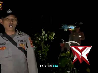 Giat KRYD membersihkan kayu tumbang di jalan