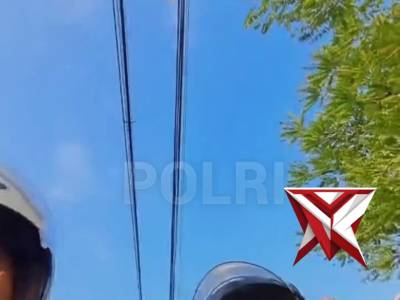 Pagi itu sempat terasa menegangkan. Waktu sudah menunjukkan jam rawan terlambat, sementara di tengah